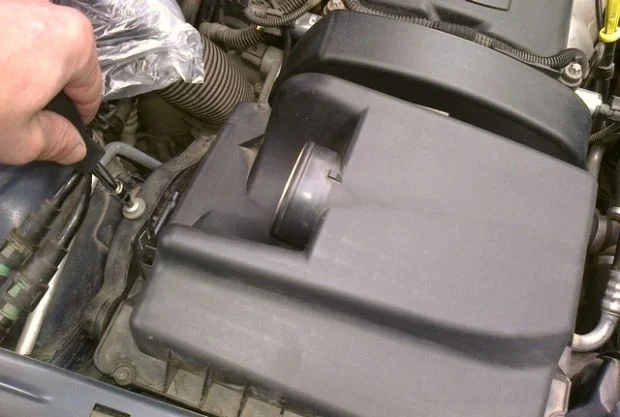 Снятие корпуса воздушного фильтра Астры Н