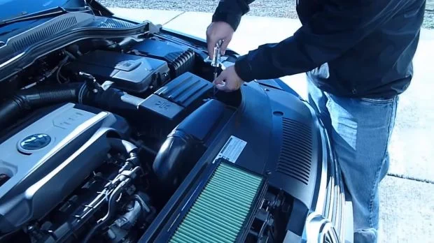 Замена воздушного фильтра Пассат СС