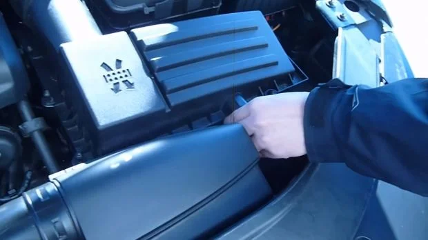 Замена воздушного фильтра Пассат СС