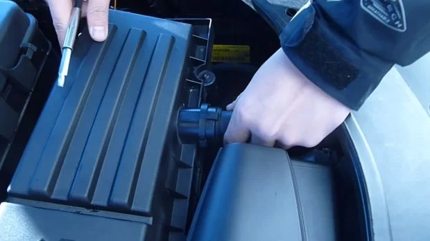 Замена воздушного фильтра Пассат СС