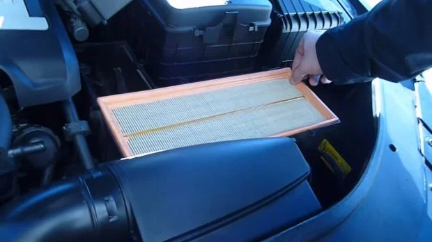 Замена воздушного фильтра Пассат СС