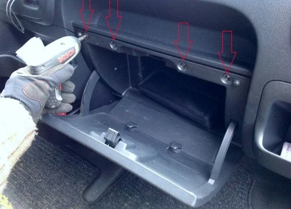 Снятие бардачка Renault Master 3