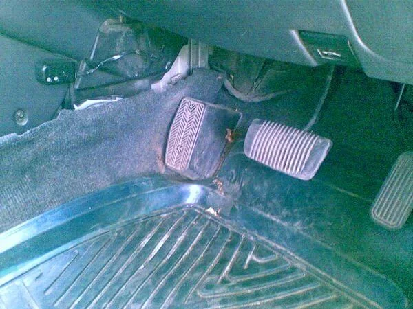 Место установки салонного фильтра на Тойота Премио