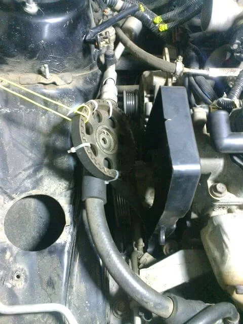 Как поменять термостат на Ланосе без снятия ремней