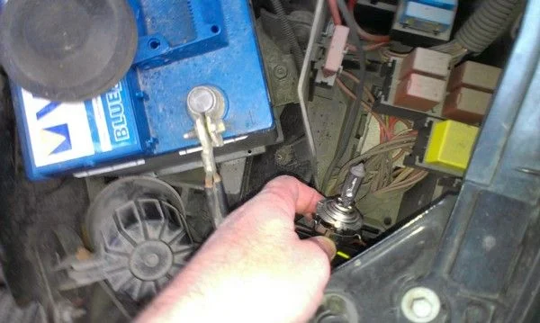 Замена лампы Рено Симбол