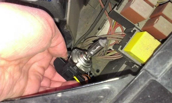 Замена лампы Рено Симбол