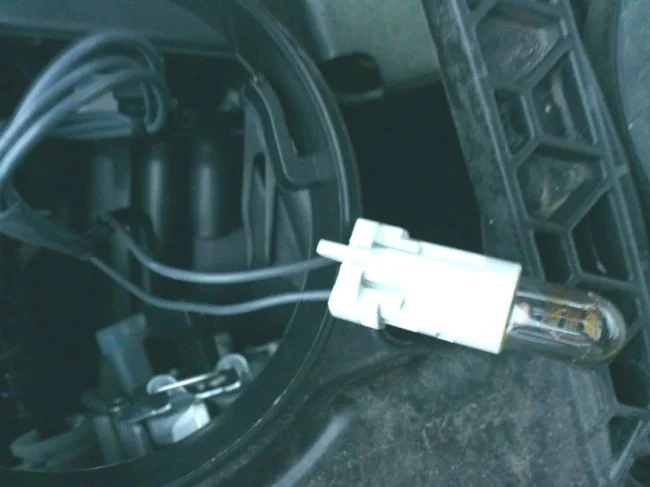 Замена лампы габарита Ситроен С5 II