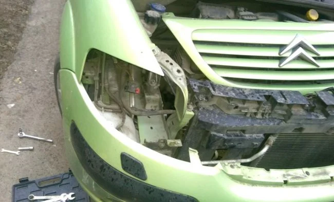 Снятие передней фары Citroen C3