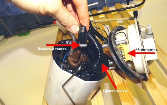 Как заменить топливный фильтр Volkswagen Passat CC