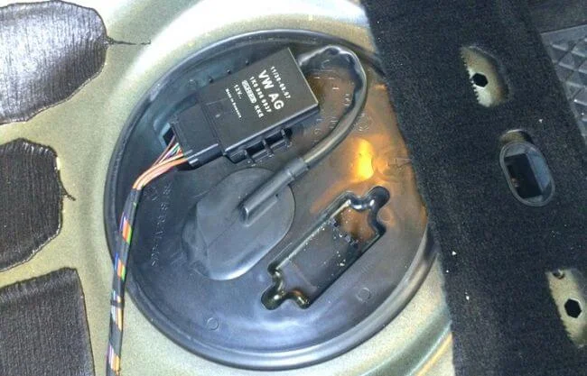 Лючок топливной станции Пассат СС