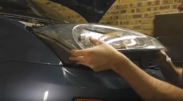 Снятие фары Форд Фокус 1 Снятие фары Форд Фокус 1