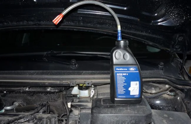 замена тормозной жидкости Форд Фокус 2