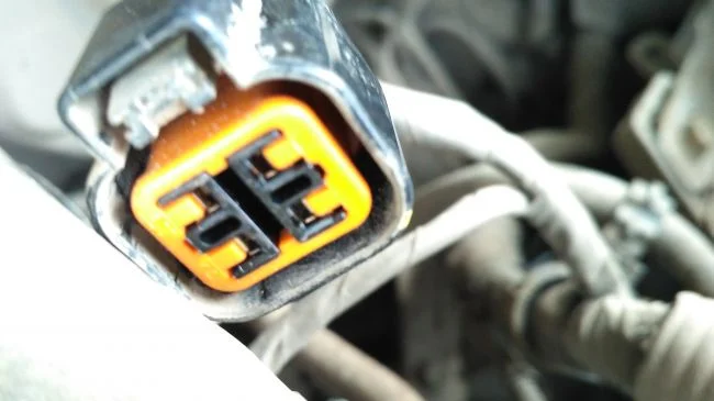 Контакты колодки питания