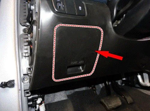 Где расположен блок предохранителей в салоне Крета