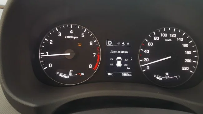 горит лампочка давления в шинах Крета