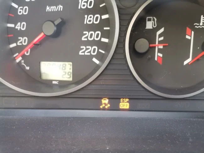 показано на приборной панели