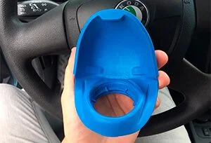 Крышка 6V0955485 в открытом состоянии