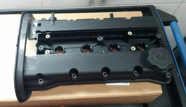 Клапанная крышка 25192208