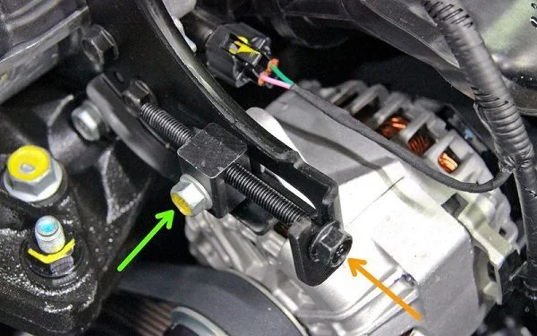 Болты фиксации и натяжения генератора Крета 1,6л