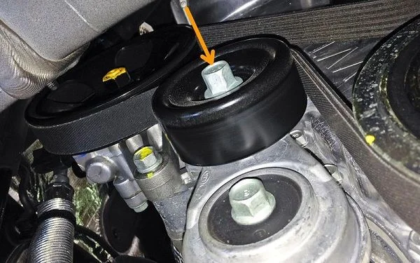 Натяжитель ремня генератора на Хендай Крета 2,0л