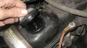 Замена масла в двигателе Audi 100 C3