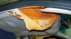 Перетяжка обшивки потолка в Audi 100 своими руками