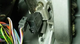 Замена концевика педали тормоза на BMW E36