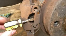 Замена передних тормозных колодок BMW E36