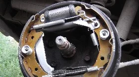 Замена задних тормозных колодок Daewoo Nexia