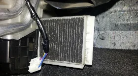 Замена салонного фильтра Mazda 2