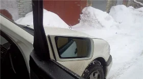 Замена зеркального элемента бокового зеркала на Mercedes C-class W202