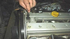 Замена датчика положения распредвала Opel Corsa C