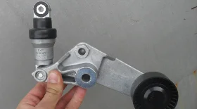 Меняем натяжитель ремня на Toyota Corolla