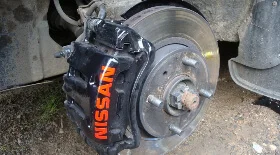 Замен тормозных колодок на Nissan Avenir