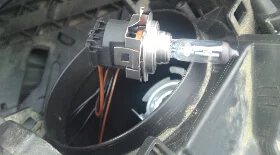 Замена ламп головной фары  Шкода Октавия