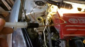 Замена жидкости гидроусилителя руля Toyota Celica