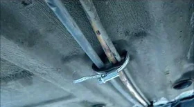 Крепление топливо провода на Ford Sierra