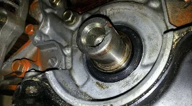 Замена сальника масляного насоса Mazda Familia