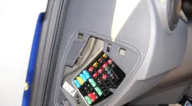 Монтажный блок предохранителей Renault Logan