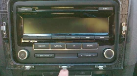 Замена магнитолы VW Golf 6