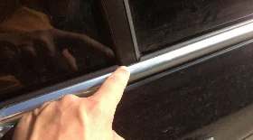 Установка оригинальных молдингов с никелированой вставкой на Chevrolet Cruze