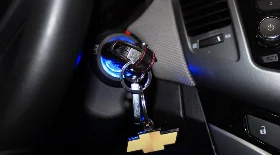 Установка накладки на замок зажигания Chevrolet Cruze