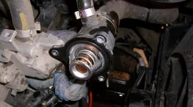 Замена термостата на Renault Logan