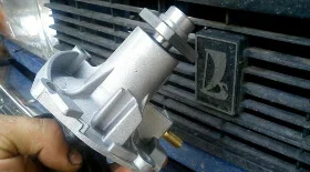 Снятие крышки насоса охлаждающей жидкости на ВАЗ - Класика