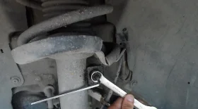 Замена - установка передних амортизаторов на Ford Focus 2