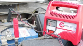 Как заряжать автомобильный аккумулятор