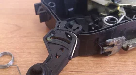 Разборка дверного замка Форд Фокус 2