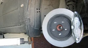 Замена передних тормозных колодок на Infiniti M35