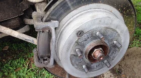 Замена задних тормозных колодок на Infiniti M35