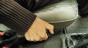 Натяжка тросика ручника на ВАЗ 2113-2115